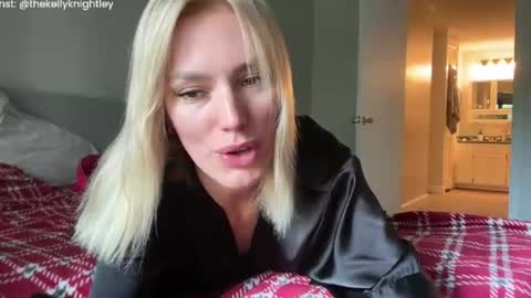 Kelly online show from July 2026 06:33:01 PM