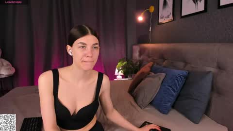 KAYA. online Tu We Th Fr Sa 0100AM - 0800AM Time zone of Germany Munich online show from April 2026 12:22:02 AM