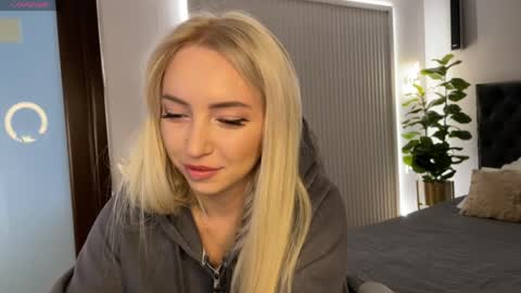 Snapshot of ohmyemma chatting on March 2026 01:06:02 AM Emma online show from March 2026 01:06:02 AM