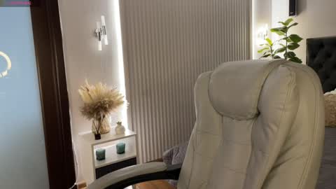 Snapshot of ohmyemma chatting on April 2026 01:10:01 AM Emma online show from April 2026 01:10:01 AM