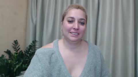 Snapshot of ohsweetiren chatting on December 2024 10:38:02 AM Iren online show from December 2024 10:38:02 AM