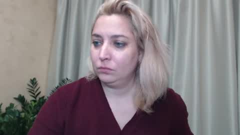 Snapshot of ohsweetiren chatting on December 2024 10:56:01 AM Iren online show from December 2024 10:56:01 AM