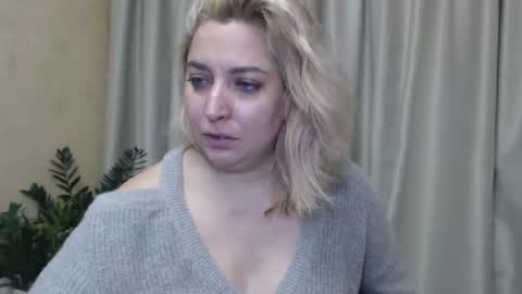 Snapshot of ohsweetiren chatting on December 2024 10:17:02 AM Iren online show from December 2024 10:17:02 AM