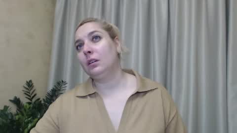 Snapshot of ohsweetiren chatting on December 2024 07:31:01 AM Iren online show from December 2024 07:31:01 AM