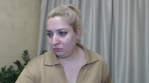 Snapshot of ohsweetiren chatting on December 2024 10:36:01 AM Iren online show from December 2024 10:36:01 AM