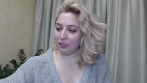 Snapshot of ohsweetiren chatting on December 2024 09:19:02 AM Iren online show from December 2024 09:19:02 AM