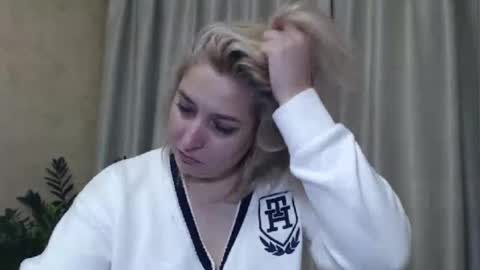 Snapshot of ohsweetiren chatting on December 2024 12:06:02 PM Iren online show from December 2024 12:06:02 PM