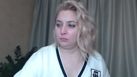 Snapshot of ohsweetiren chatting on January 2025 07:14:02 AM Iren online show from January 2025 07:14:02 AM