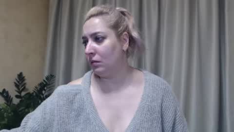 Snapshot of ohsweetiren chatting on January 2025 07:00:01 AM Iren online show from January 2025 07:00:01 AM