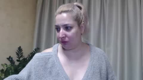 Snapshot of ohsweetiren chatting on January 2025 03:52:02 AM Iren online show from January 2025 03:52:02 AM