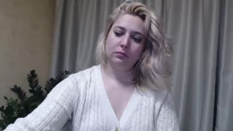 Snapshot of ohsweetiren chatting on February 2025 10:27:02 AM Iren online show from February 2025 10:27:02 AM