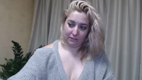 Snapshot of ohsweetiren chatting on February 2025 09:42:01 AM Iren online show from February 2025 09:42:01 AM