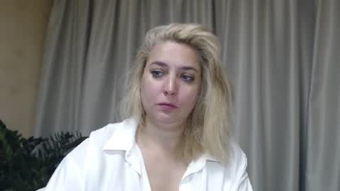 Snapshot of ohsweetiren chatting on September 2025 05:42:02 AM Iren online show from September 2025 05:42:02 AM