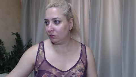 Snapshot of ohsweetiren chatting on September 2025 06:03:01 AM Iren online show from September 2025 06:03:01 AM