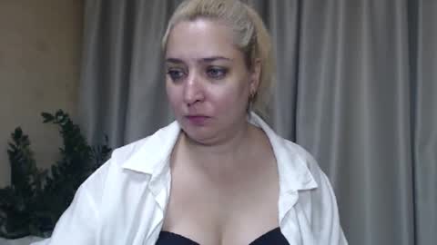 Snapshot of ohsweetiren chatting on September 2025 05:42:01 AM Iren online show from September 2025 05:42:01 AM