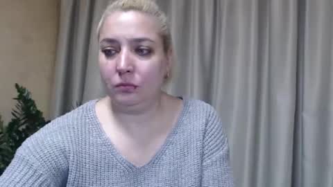 Snapshot of ohsweetiren chatting on November 2025 07:42:01 AM Iren online show from November 2025 07:42:01 AM