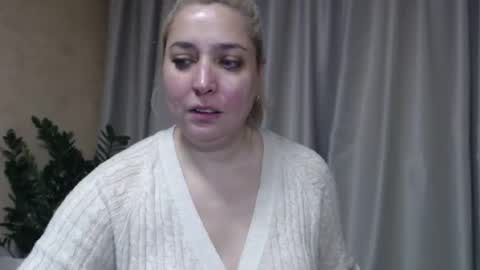 Snapshot of ohsweetiren chatting on November 2025 08:35:01 AM Iren online show from November 2025 08:35:01 AM