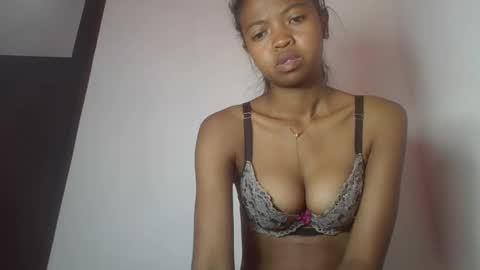 oinicka8 online show from June 2026 09:58:01 AM