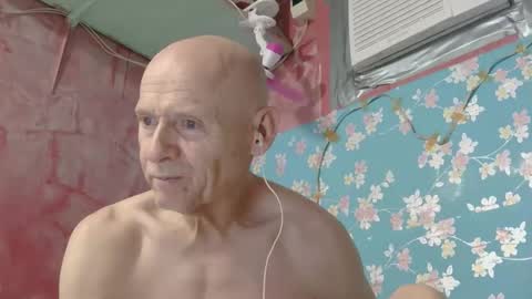 oldbuthorny62 online show from May 2026 01:52:02 PM