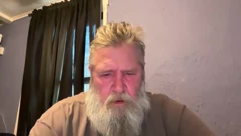 olderguyplayin online show from April 2026 10:38:01 PM