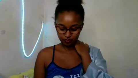 olinah610 online show from May 2026 11:41:02 AM