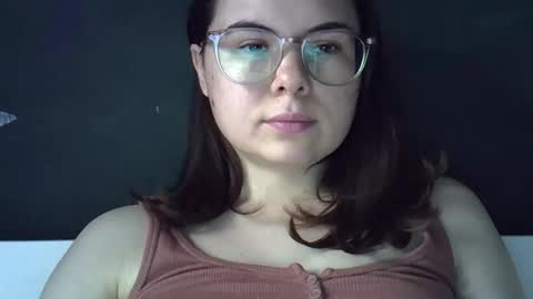 Snapshot of olivepeach chatting on June 2026 02:37:02 PM Oil online show from June 2026 02:37:02 PM