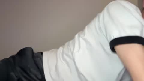 Snapshot of oliver_beck chatting on March 2025 02:15:02 AM Oliver Beck online show from March 2025 02:15:02 AM