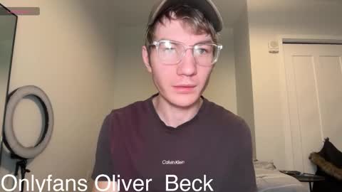 Snapshot of oliver_beck chatting on November 2025 08:19:02 PM Oliver Beck online show from November 2025 08:19:02 PM