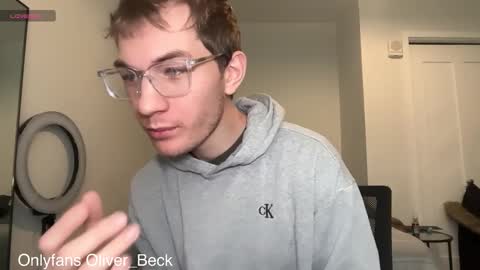 Snapshot of oliver_beck chatting on November 2025 06:33:02 PM Oliver Beck online show from November 2025 06:33:02 PM