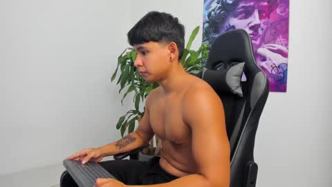 Snapshot of oliver_bray chatting on December 2024 01:14:01 AM Oliver bray online show from December 2024 01:14:01 AM