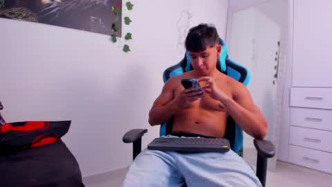 Snapshot of oliver_bray chatting on December 2024 01:07:02 AM Oliver bray online show from December 2024 01:07:02 AM