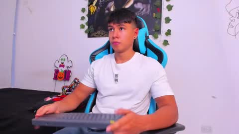 Snapshot of oliver_bray chatting on December 2024 10:59:01 PM Oliver bray online show from December 2024 10:59:01 PM