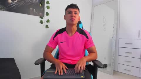 Snapshot of oliver_bray chatting on February 2025 03:53:01 PM Oliver bray online show from February 2025 03:53:01 PM