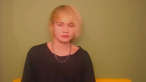 Snapshot of oliver_sweet_ chatting on January 2025 02:15:01 AM Oliver online show from January 2025 02:15:01 AM