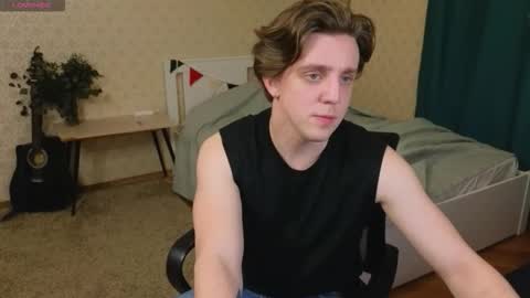 Snapshot of oliver_travis chatting on November 2025 12:32:01 AM Oliver Evans online show from November 2025 12:32:01 AM