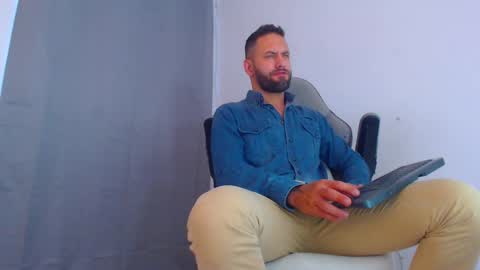 oliver online show from December 2024 09:56:01 PM