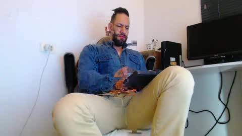 Snapshot of oliverdrew1 chatting on May 2026 01:38:01 PM oliver online show from May 2026 01:38:01 PM