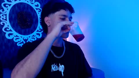 Snapshot of olivermorgan69 chatting on March 2025 07:28:02 PM Oliver online show from March 2025 07:28:02 PM