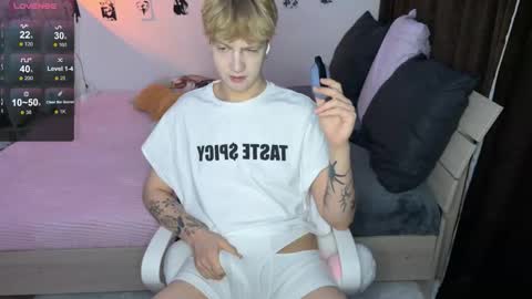 Snapshot of olivertasty chatting on September 2025 04:40:02 PM oliver online show from September 2025 04:40:02 PM