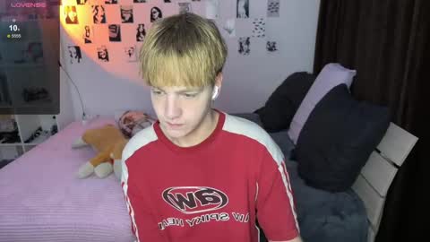 Snapshot of olivertasty chatting on September 2025 03:30:01 AM oliver online show from September 2025 03:30:01 AM