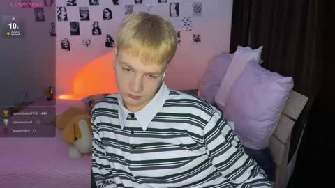 Snapshot of olivertasty chatting on October 2025 01:54:02 PM oliver online show from October 2025 01:54:02 PM