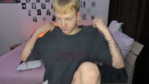 Snapshot of olivertasty chatting on October 2025 03:03:02 AM oliver online show from October 2025 03:03:02 AM