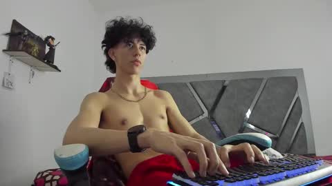 oliverthompson_01 online show from March 2025 06:19:02 AM