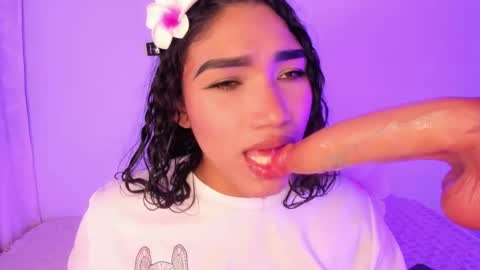 Snapshot of olivia_fx chatting on October 2025 08:55:02 PM Maria online show from October 2025 08:55:02 PM