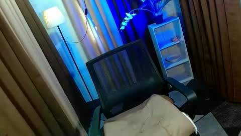 Miss OLIVIA online show from December 2025 06:31:01 AM