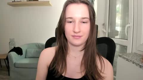 Snapshot of oliviaaa2003 chatting on January 2025 10:28:02 PM Oliwiaa2004 online show from January 2025 10:28:02 PM