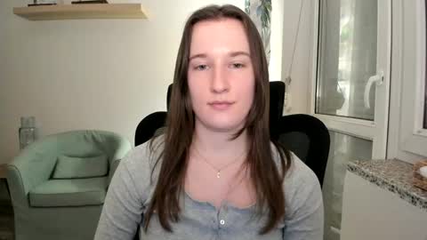 Snapshot of oliviaaa2003 chatting on February 2025 05:56:02 PM Oliwiaa2004 online show from February 2025 05:56:02 PM