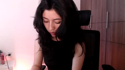 oliviaaa__ online show from January 2025 06:33:02 PM