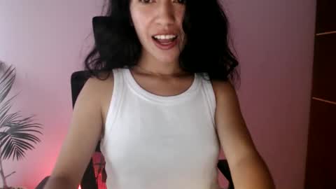 Snapshot of oliviaaa__ chatting on May 2026 04:35:01 PM oliviaaa__ online show from May 2026 04:35:01 PM