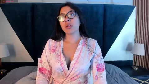 oliviacollinns online show from July 2026 12:03:02 PM